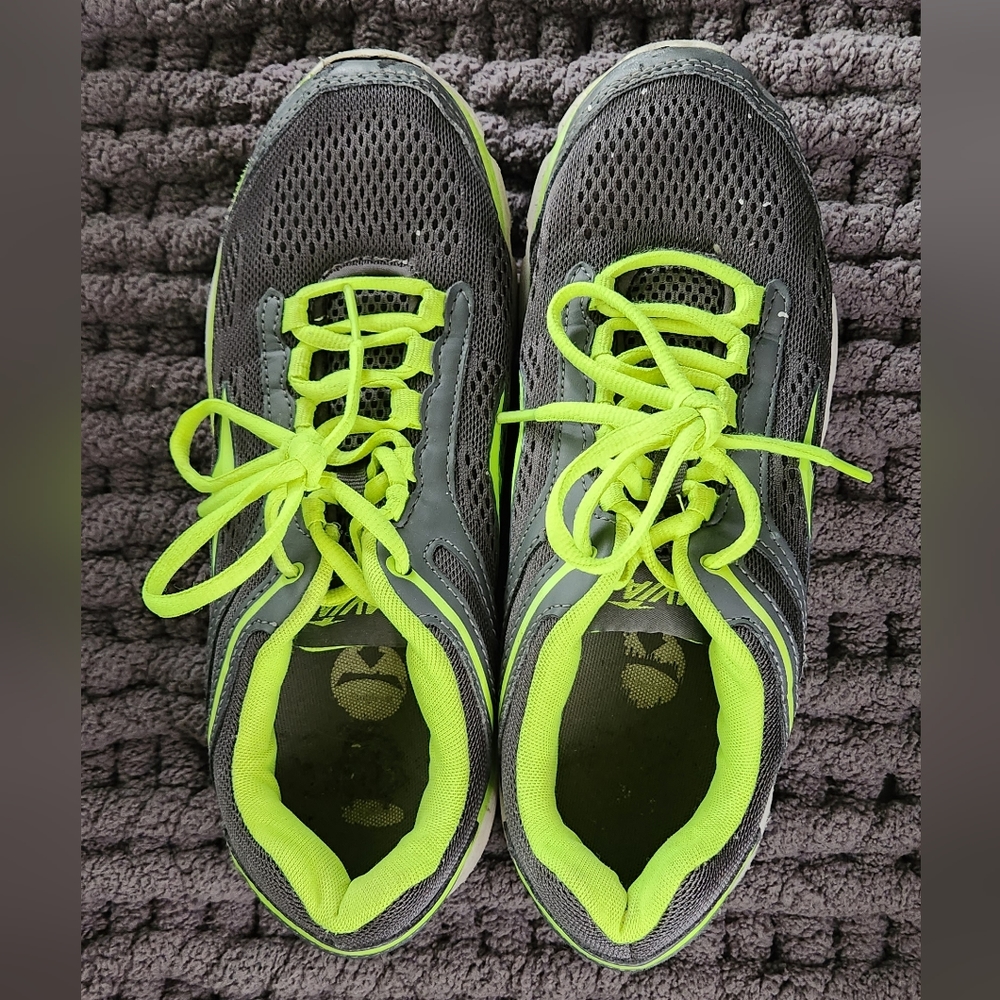 AVIA Tennis Shoes
